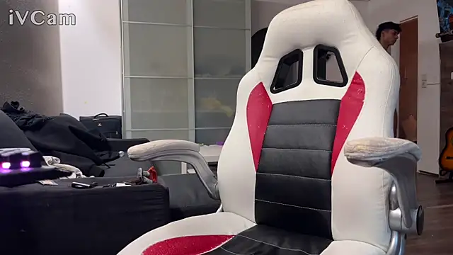 Snapshot of TyroneeDE chatting on 10-05-25, 05:31 TyroneeDE online show from 10-05-25, 05:31