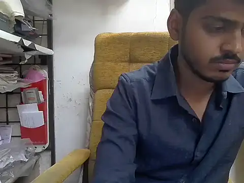 Snapshot of cute_modell chatting on 12-18-25, 12:31 cute modell online show from 12-18-25, 12:31