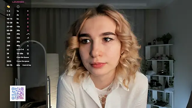 Snapshot of FloraHaskell chatting on 01-18-25, 04:04 FloraHaskell online show from 01-18-25, 04:04