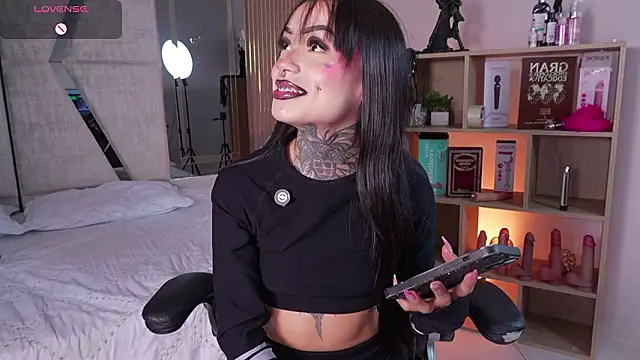 CleeoAdams  online show from 02-11-26, 05:29