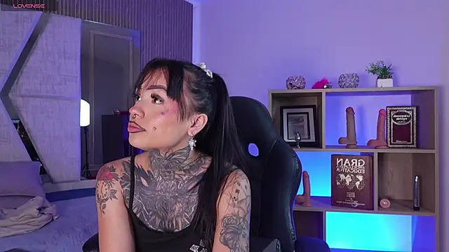 CleeoAdams  online show from 04-14-26, 05:23