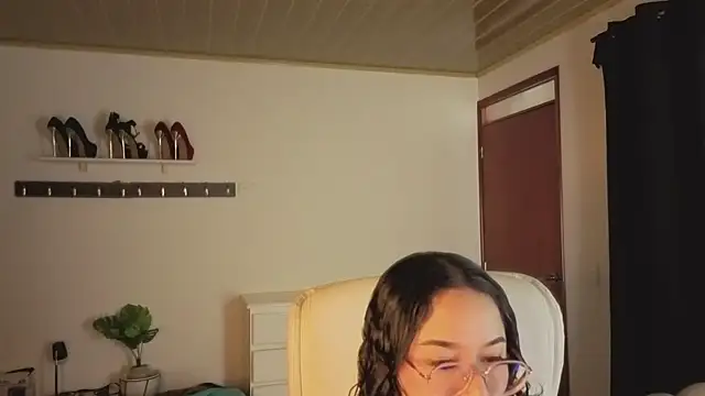 Renaxi Smith online show from 12-02-25, 07:59