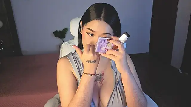 Renaxi Smith online show from 04-17-26, 07:28