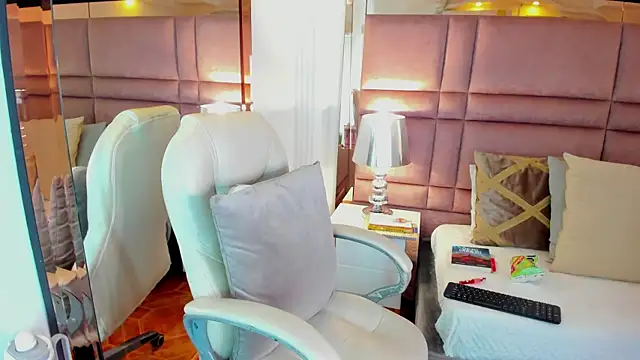 LuciaWallace online show from 10-03-25, 02:04