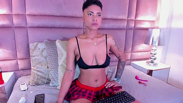 LuciaWallace online show from 02-14-25, 05:30