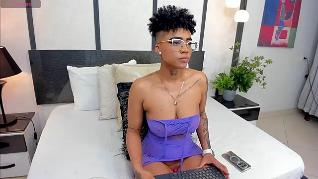 Snapshot of LuciaWallace chatting on 01-08-26, 12:49 LuciaWallace online show from 01-08-26, 12:49