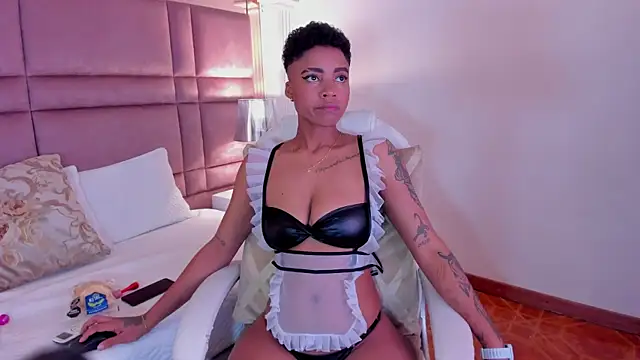 LuciaWallace online show from 03-06-25, 11:31