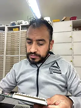 leonardohot1987 online show from 04-07-26, 05:48