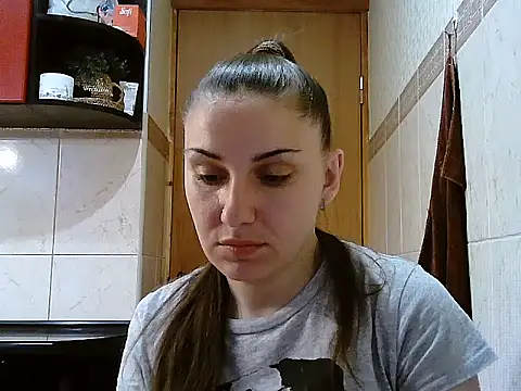 Snapshot of Yuliia30 chatting on 06-14-26, 02:40 Yuliia30 online show from 06-14-26, 02:40