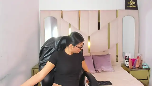 Salmaportman69 online show from 01-17-26, 03:48