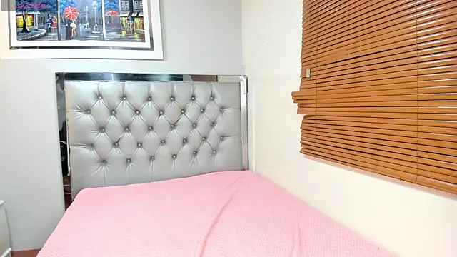 Snapshot of kathepickmanx chatting on 06-12-26, 03:37 kathepickmanx online show from 06-12-26, 03:37