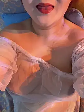 Hey-Cute online show from 10-18-25, 02:02