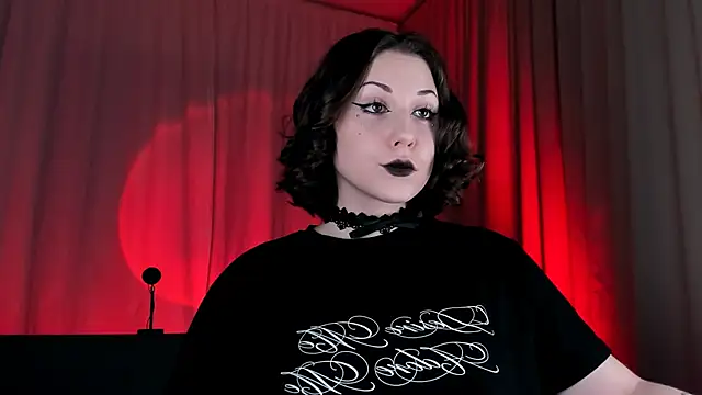 Eva Moss  online show from 10-22-25, 07:24