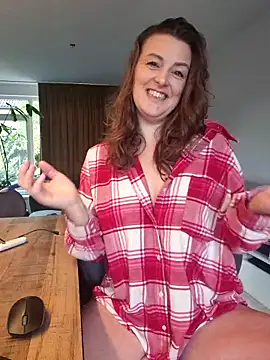 Snapshot of cumtomama chatting on 10-04-25, 11:34 cumtomama online show from 10-04-25, 11:34