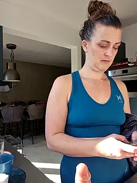 Snapshot of cumtomama chatting on 09-29-25, 09:27 cumtomama online show from 09-29-25, 09:27