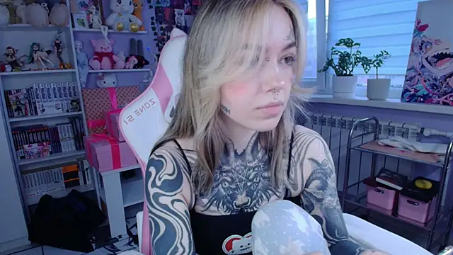 Snapshot of Catharsisi chatting on 11-08-25, 01:14 Catharsisi online show from 11-08-25, 01:14