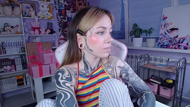 Snapshot of Catharsisi chatting on 11-01-25, 02:11 Catharsisi online show from 11-01-25, 02:11