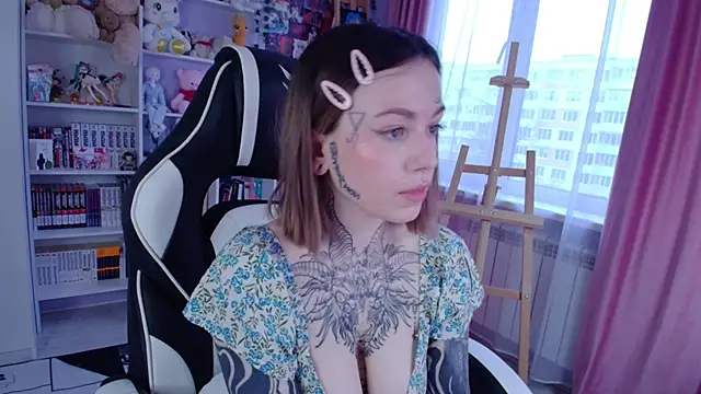 Snapshot of Catharsisi chatting on 03-08-25, 03:13 Catharsisi online show from 03-08-25, 03:13