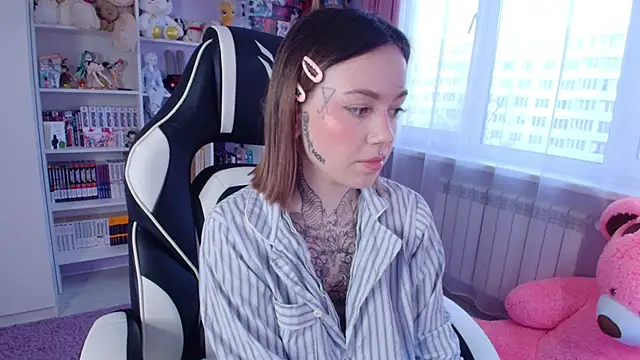 Snapshot of Catharsisi chatting on 03-07-25, 03:28 Catharsisi online show from 03-07-25, 03:28