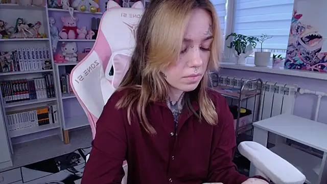 Snapshot of Catharsisi chatting on 10-16-25, 01:41 Catharsisi online show from 10-16-25, 01:41