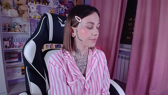 Snapshot of Catharsisi chatting on 02-21-25, 04:59 Catharsisi online show from 02-21-25, 04:59