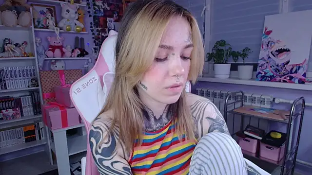 Snapshot of Catharsisi chatting on 11-02-25, 02:33 Catharsisi online show from 11-02-25, 02:33