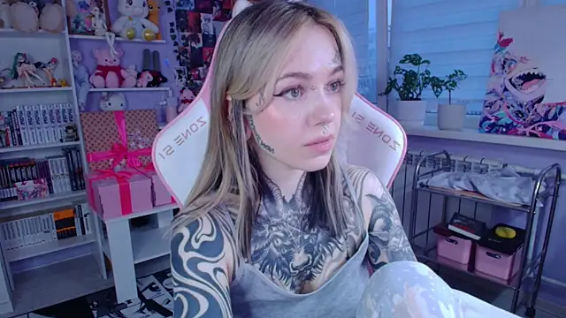 Snapshot of Catharsisi chatting on 11-07-25, 01:26 Catharsisi online show from 11-07-25, 01:26