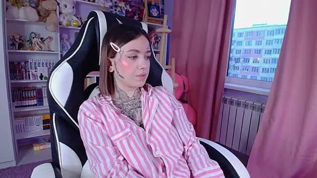 Snapshot of Catharsisi chatting on 02-22-25, 02:52 Catharsisi online show from 02-22-25, 02:52