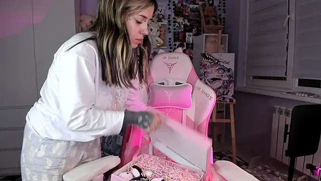 Snapshot of Catharsisi chatting on 02-19-26, 03:25 Catharsisi online show from 02-19-26, 03:25