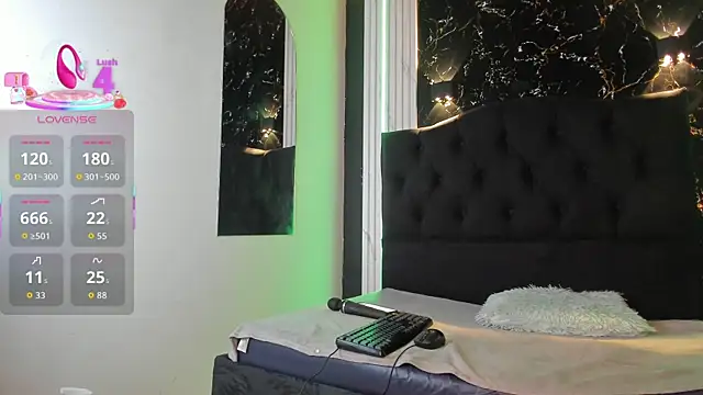 Miiss eva online show from 11-25-25, 11:21