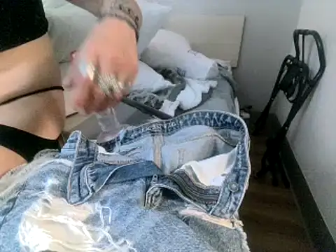 Snapshot of AQuickPhyx chatting on 02-16-25, 03:59 AQuickPhyx online show from 02-16-25, 03:59