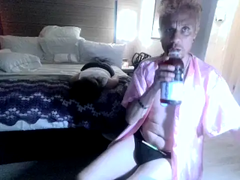 Snapshot of AQuickPhyx chatting on 02-04-25, 03:15 AQuickPhyx online show from 02-04-25, 03:15