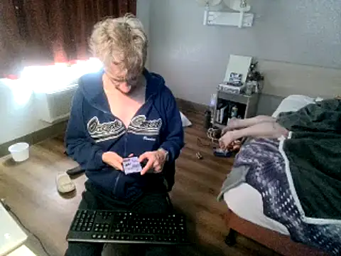 Snapshot of AQuickPhyx chatting on 02-20-25, 04:47 AQuickPhyx online show from 02-20-25, 04:47