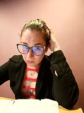Snapshot of CHARLOTTE_1711 chatting on 04-20-26, 02:58 CHARLOTTE 1711 online show from 04-20-26, 02:58