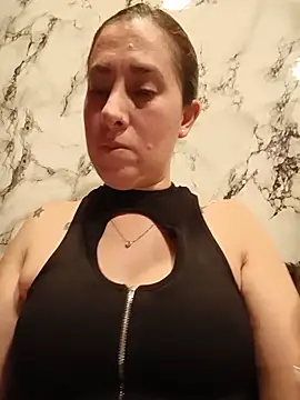 Snapshot of CHARLOTTE_1711 chatting on 06-11-26, 03:58 CHARLOTTE 1711 online show from 06-11-26, 03:58