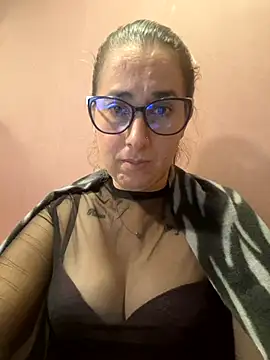 Snapshot of CHARLOTTE_1711 chatting on 05-15-26, 04:21 CHARLOTTE 1711 online show from 05-15-26, 04:21