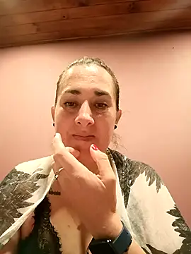 Snapshot of CHARLOTTE_1711 chatting on 04-25-26, 02:47 CHARLOTTE 1711 online show from 04-25-26, 02:47