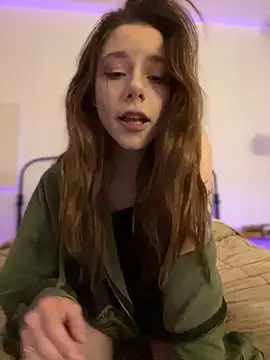 Snapshot of Mary_Leaf chatting on 02-06-25, 12:22 Mary Leaf online show from 02-06-25, 12:22