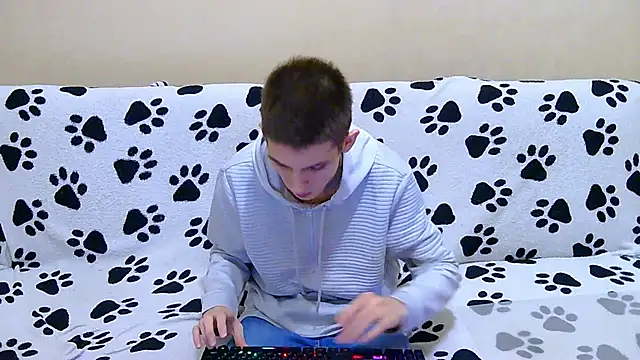 Lester Broo online show from 04-01-26, 07:44