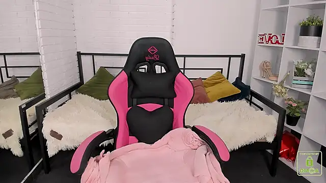 Erica  Alta online show from 10-11-25, 05:30