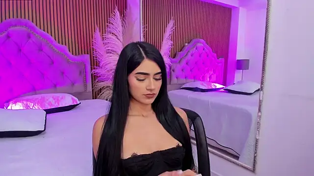 Snapshot of BellaaStorm chatting on 12-19-25, 05:00 BellaaStorm online show from 12-19-25, 05:00