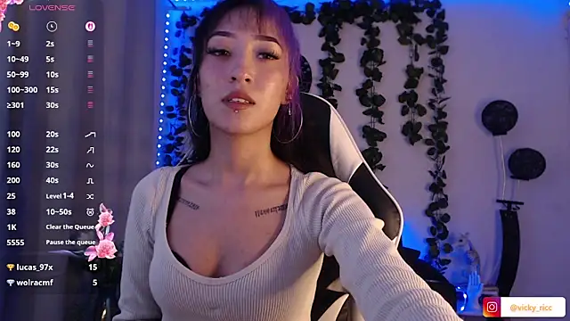 victoria ricci a online show from 12-13-25, 09:43