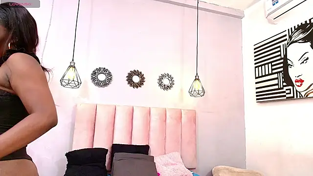 Snapshot of Dark_dessires69 chatting on 01-23-25, 03:58 Dark dessires69 online show from 01-23-25, 03:58