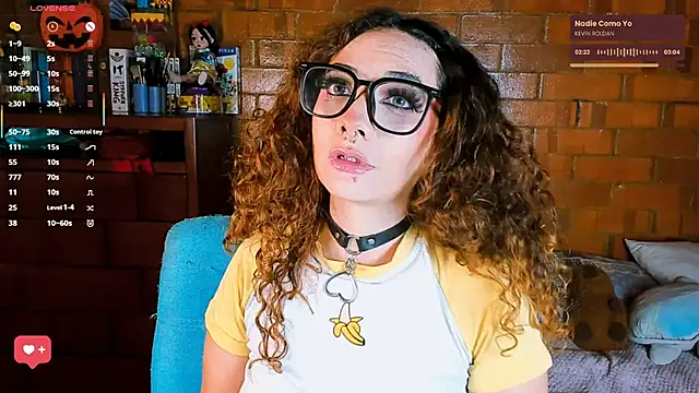 Annycolin  online show from 10-29-25, 02:43