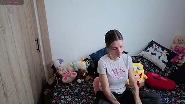 Princezzlove3 online show from 03-06-26, 12:44