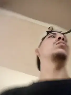 Snapshot of Maguito02 chatting on 10-08-25, 01:12 Maguito02 online show from 10-08-25, 01:12