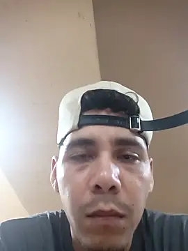 Snapshot of Maguito02 chatting on 09-29-25, 01:39 Maguito02 online show from 09-29-25, 01:39