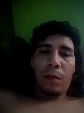 Snapshot of Maguito02 chatting on 09-27-25, 04:35 Maguito02 online show from 09-27-25, 04:35