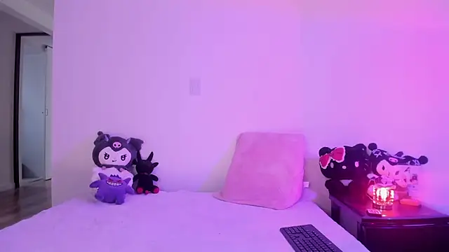 Snapshot of raven__white1 chatting on 10-29-25, 07:02 raven white1 online show from 10-29-25, 07:02