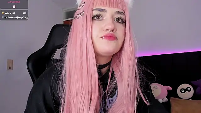 Snapshot of raven__white1 chatting on 02-20-25, 02:18 raven white1 online show from 02-20-25, 02:18